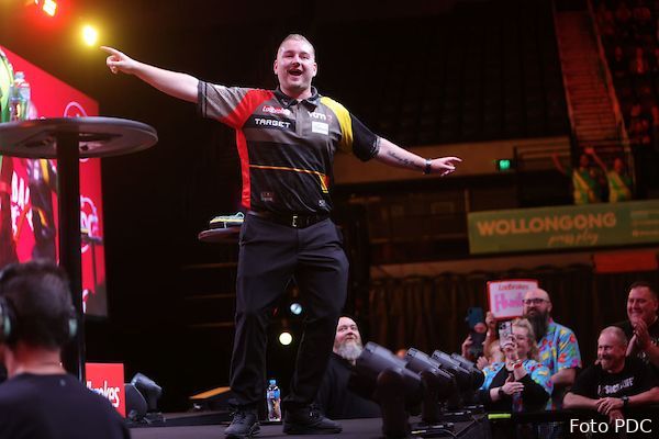 Ondanks matig finishpercentage stormt Van den Bergh naar de kwartfinale tijdens de Australian Darts Masters