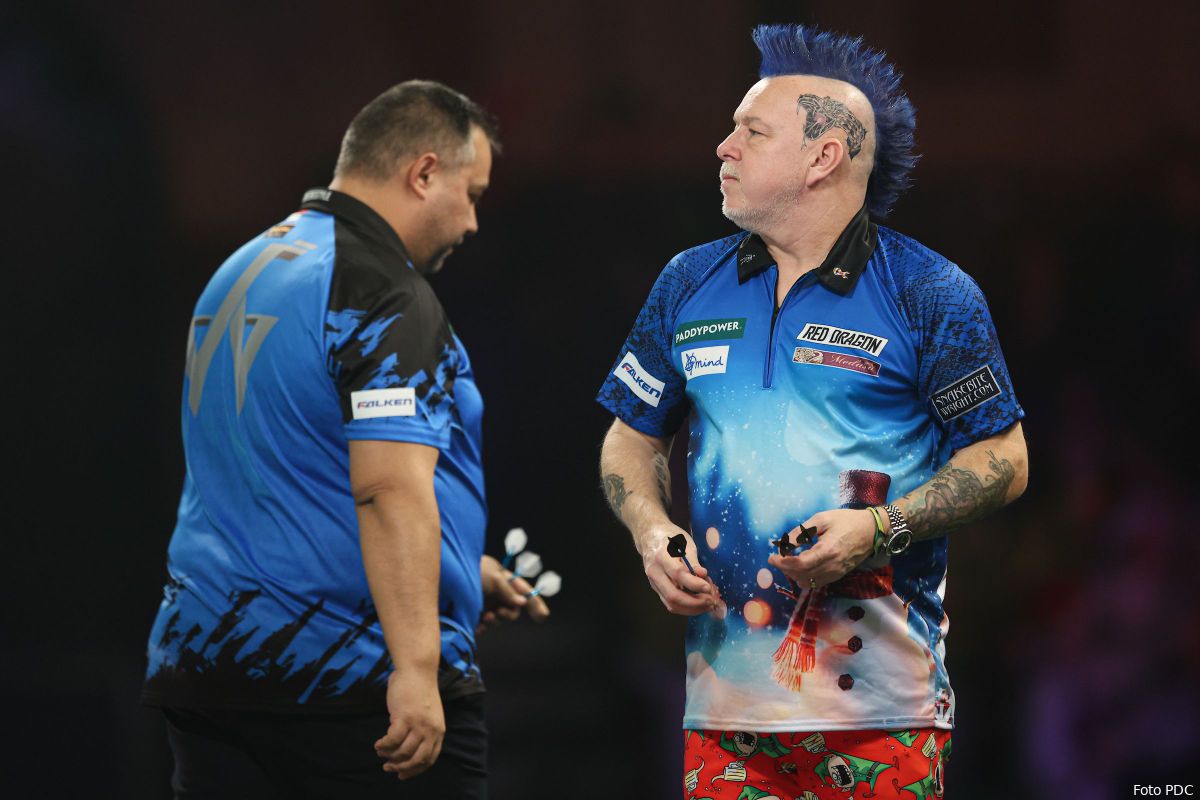 Peter Wright verslaat Jermaine Wattimena in zes sets tijdens PDC WK