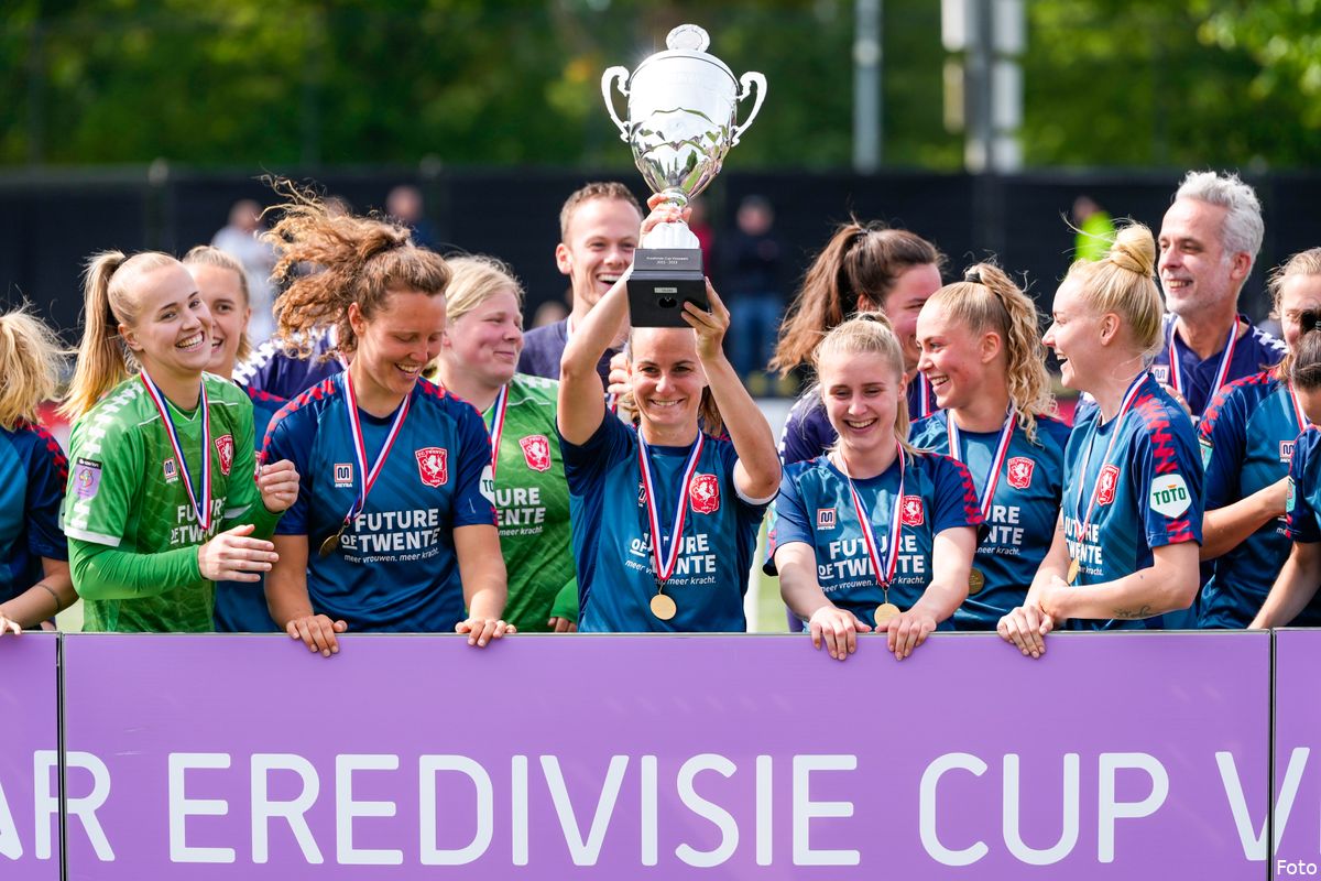 FC Twente (v) wint krankzinnige finale Eredivisie Cup van aartsrivaal Ajax FC Twente (v) wint krankzinnige finale Eredivisie Cup van aartsrivaal Ajax