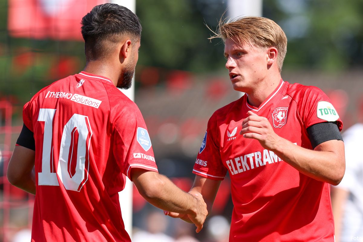 Samenvatting FC Twente wint van PEC Zwolle, Steijn bij alle drie goals betrokken Samenvatting FC Twente wint van PEC Zwolle, Steijn bij alle drie goals betrokken