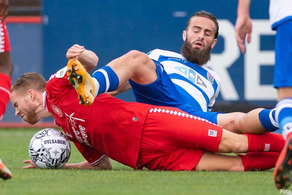 De opstelling FC Twente oefent besloten