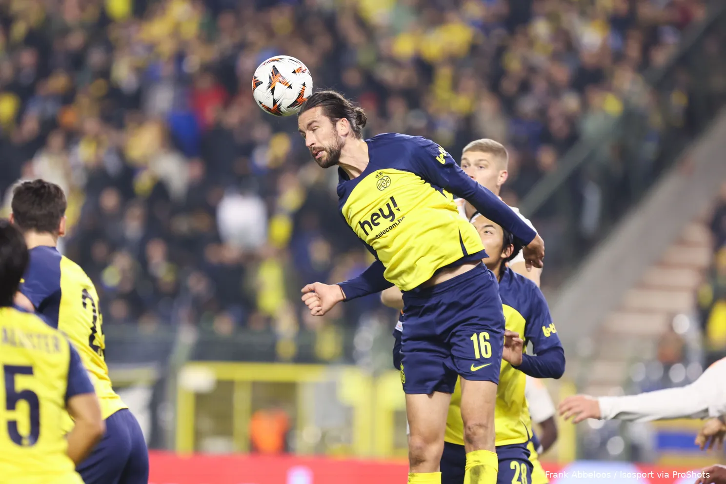 FC Twente treft bikkelharde verdediger: "Knokpartijen langs de zijlijn"