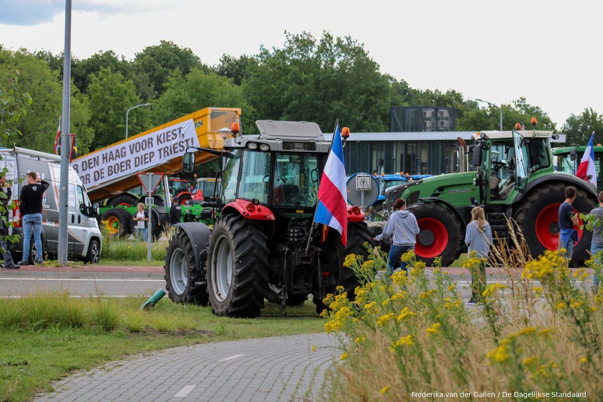 Walgelijke NRC propagandisten: 'Boerenprotesten zijn een brandje dat nauwelijks aandacht trekt'