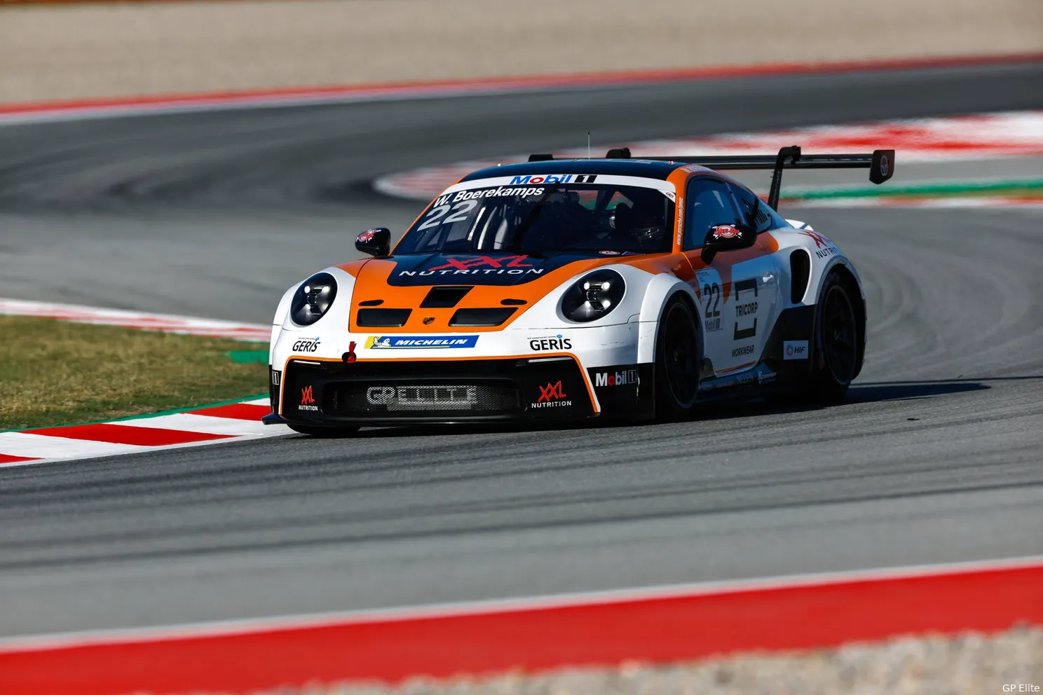 Porsche Supercup Spanje | Ghiretti soeverein naar de zege, Boerekamps viert goed resultaat