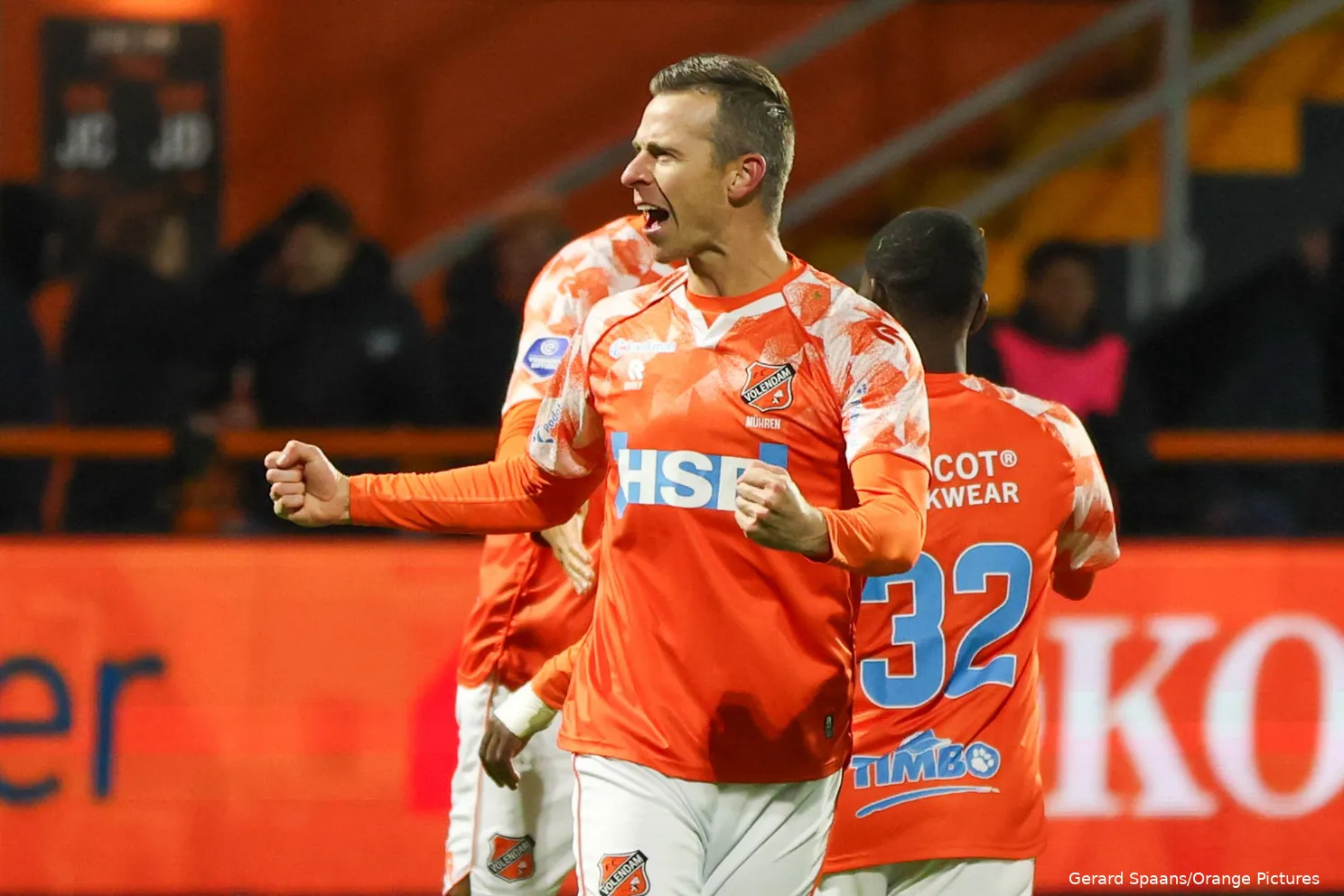 robert-muhren-volendam-fc-twente-2025-juichen