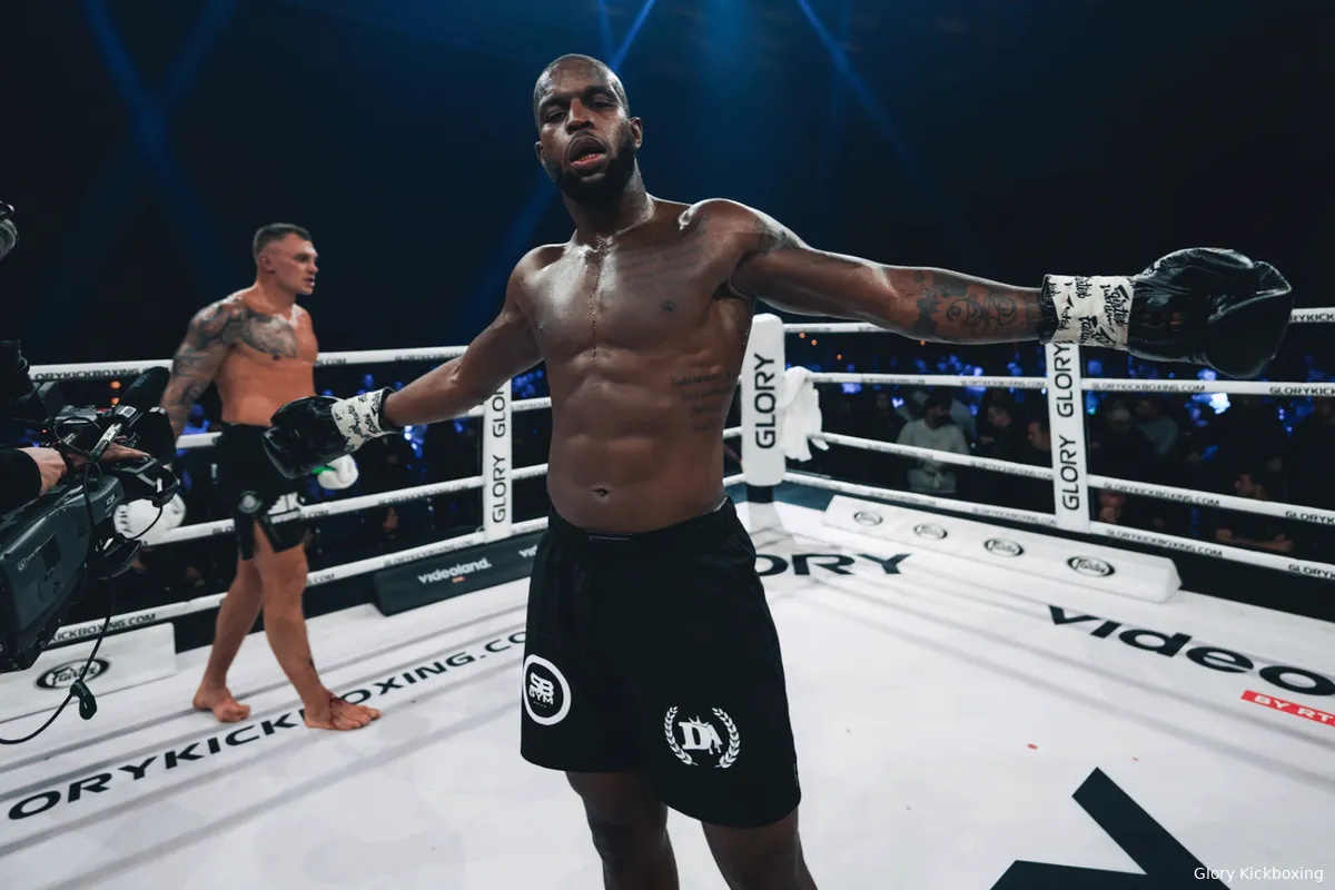 🎥 Glory kampioen Abena onder handen genomen door boksicoon Tyson Fury's vader