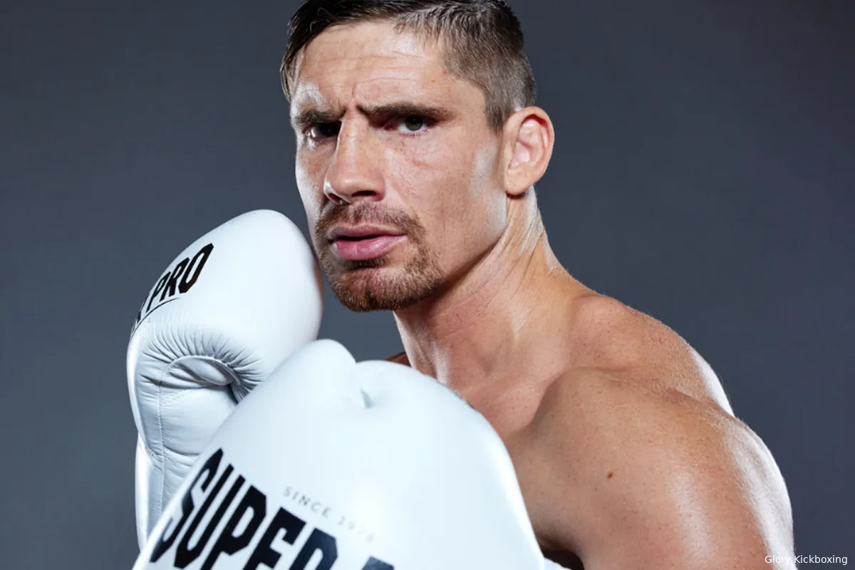 Rico Verhoeven gaf MMA-vechter pak slaag van jewelste! 'Nog een keer doen'