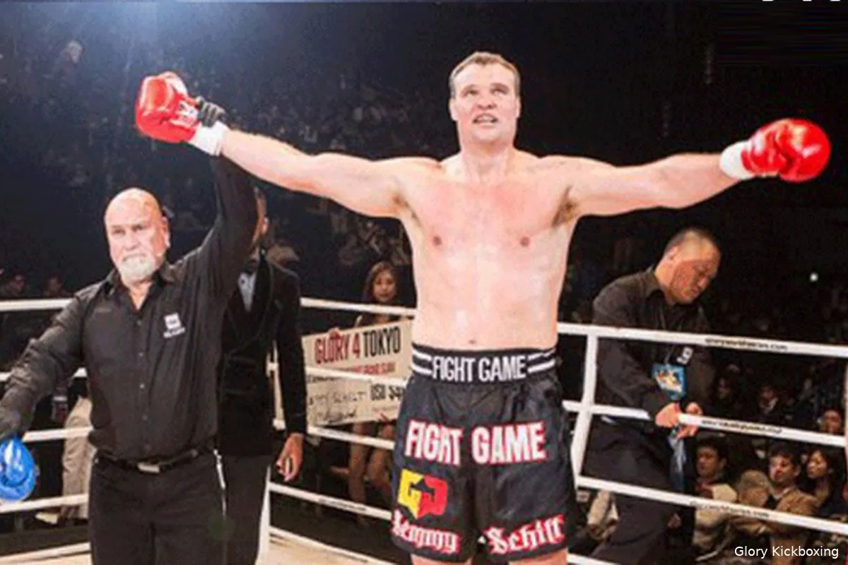 🎥 'Een stoot van Sem Schilt was alsof een Fiat Panda je raakte': Vechtreus domineerde de ring