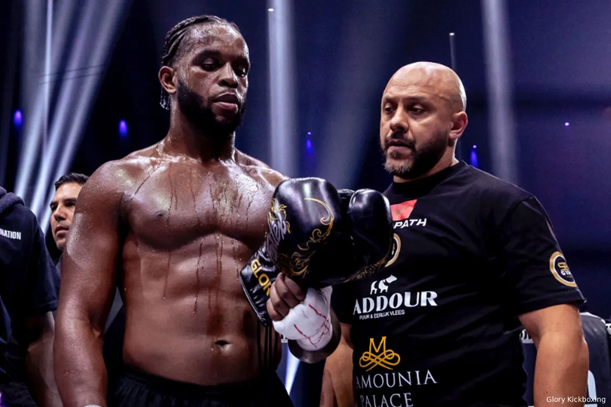 Glory-ster Abena's trainer woest: 'Meer kickboksers zullen hierdoor stoppen'