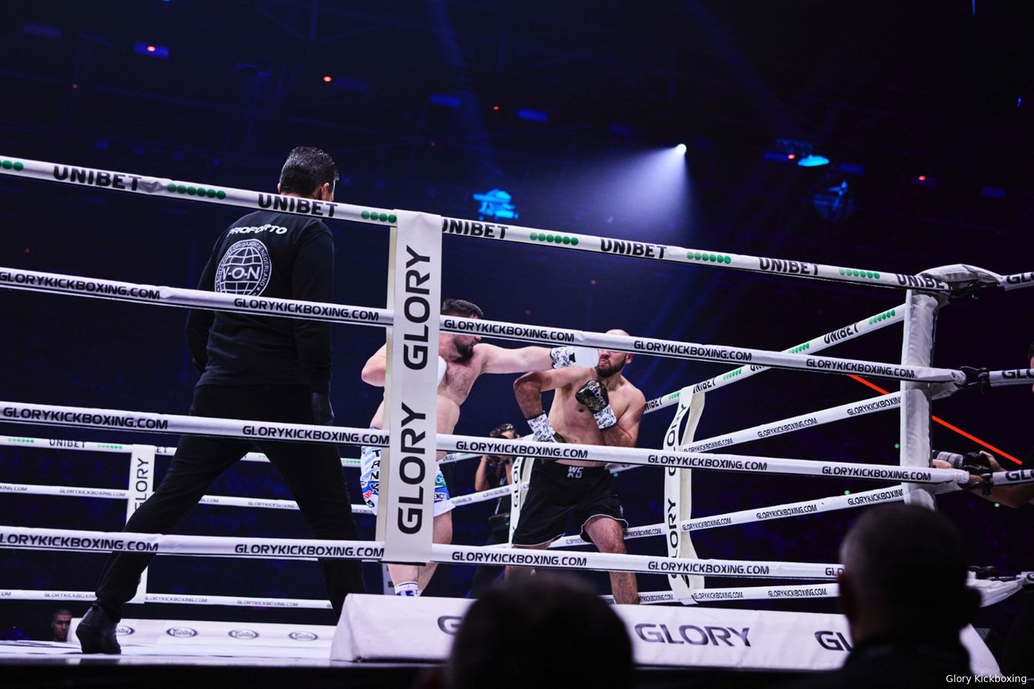 Rico Verhoeven snoeihard over Glory 99 event vanuit huis - zegt wat hij denkt!