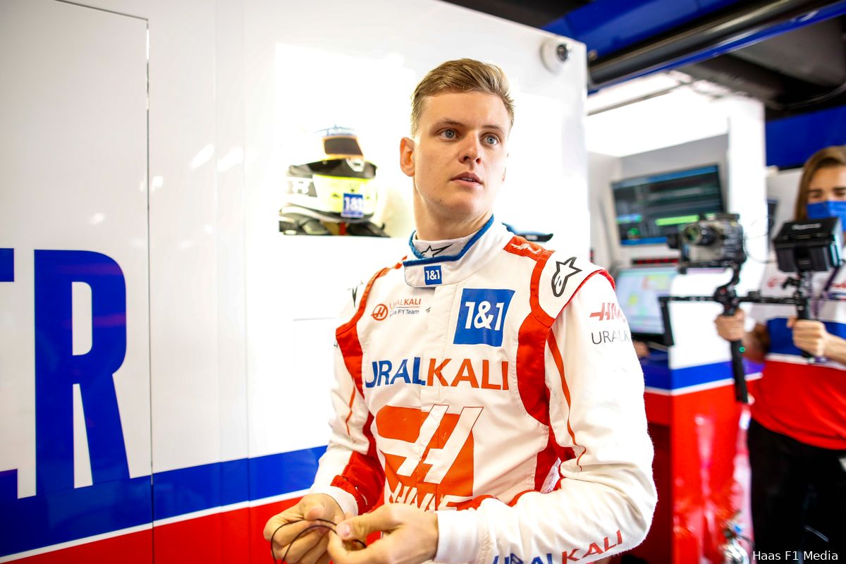 Schumacher schuldbewust: 'Ik hoop nu niet in de weg van Verstappen te rijden'