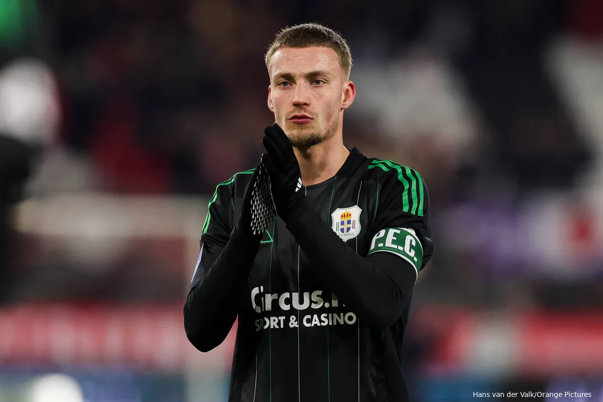 davy van den berg pec zwolle zwart shirt 2025