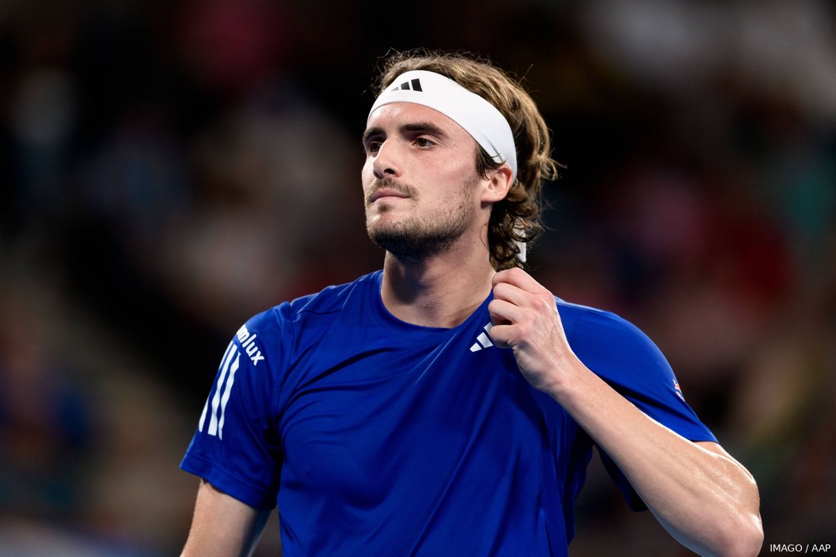 WATCH: Tsitsipas Hilariously Falls Off His Seat While Supporting Girlfriend Badosa In Doha