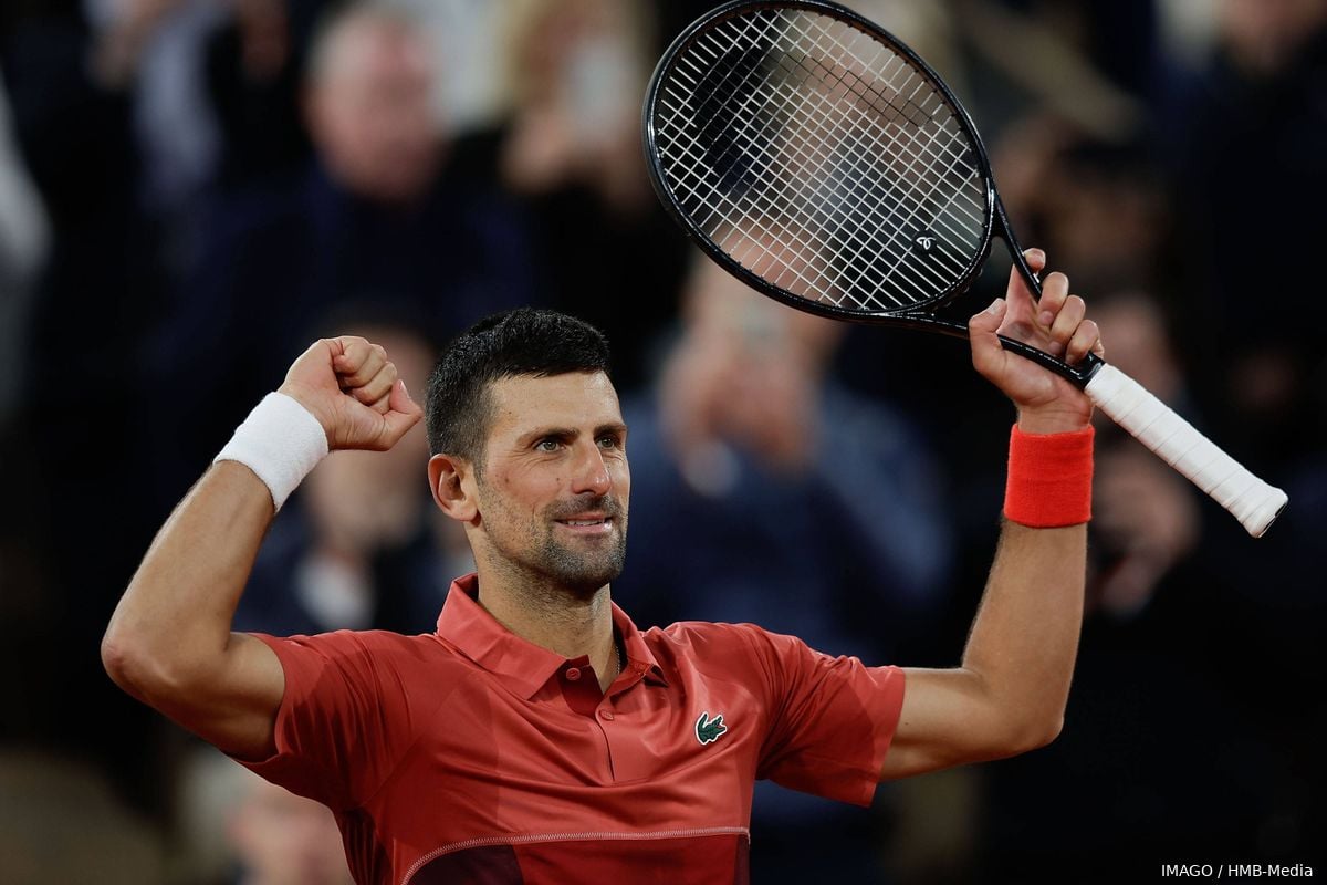 Djokovic Reportedly Walking Without Crutches Week After Knee Surgery