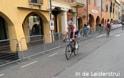Van Avermaet zag Van der Poel achter ploegmaat Vermeersch aan moeten: 'Speelt wel mee, denk ik'