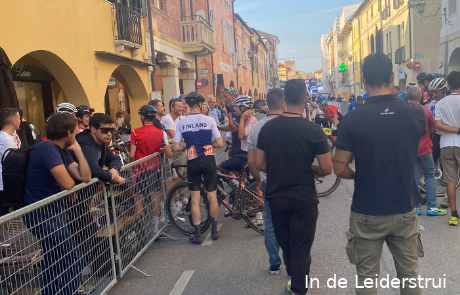 Interview | Puck Moonen moest op WK gravel schooien om slokjes water en heeft opvallende training voor NK