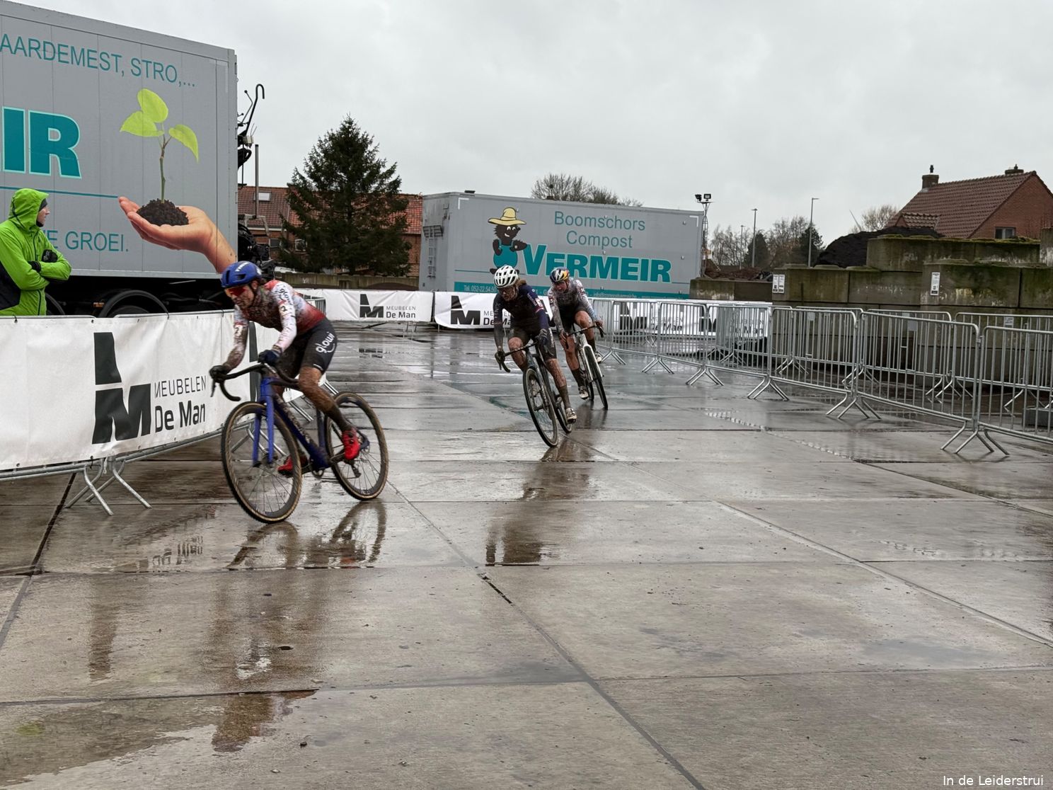 Pieterse moest 'op het zadel sprinten' met lek, Van Empel was fysiek niet in orde: 'Lichaam was compleet in shock'