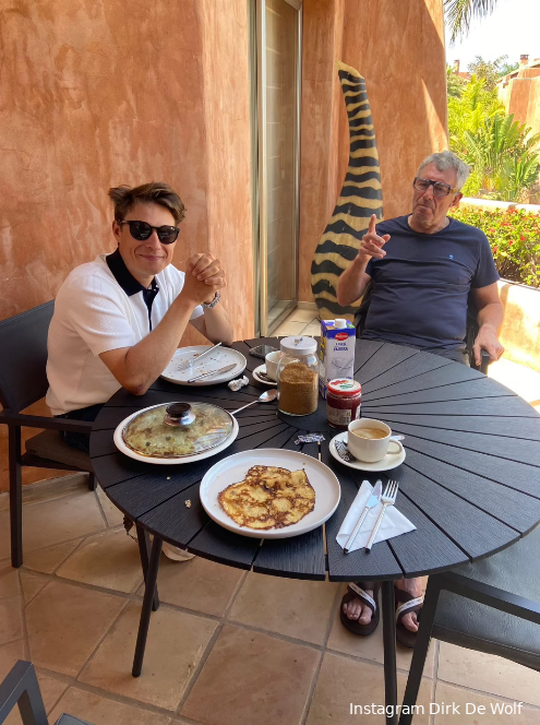 Ondertussen in het peloton | Jasper Philipsen gaat op vakantie op Tenerife pannenkoeken eten bij Dirk De Wolf