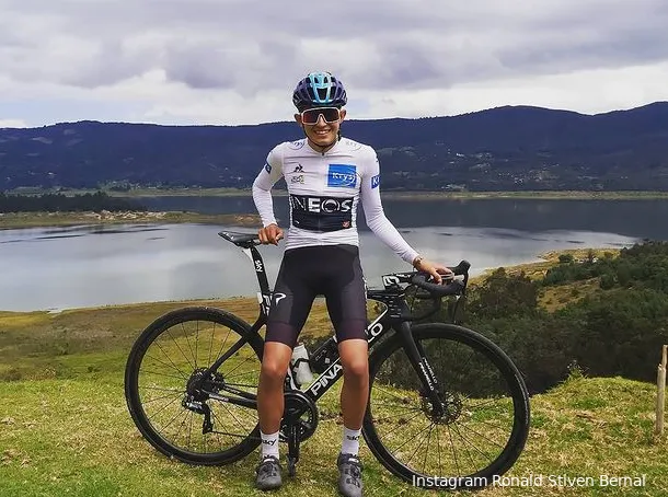 15-jarig broertje van Bernal trekt naar Europa: 'Hij is een talent, een goede sprinter'