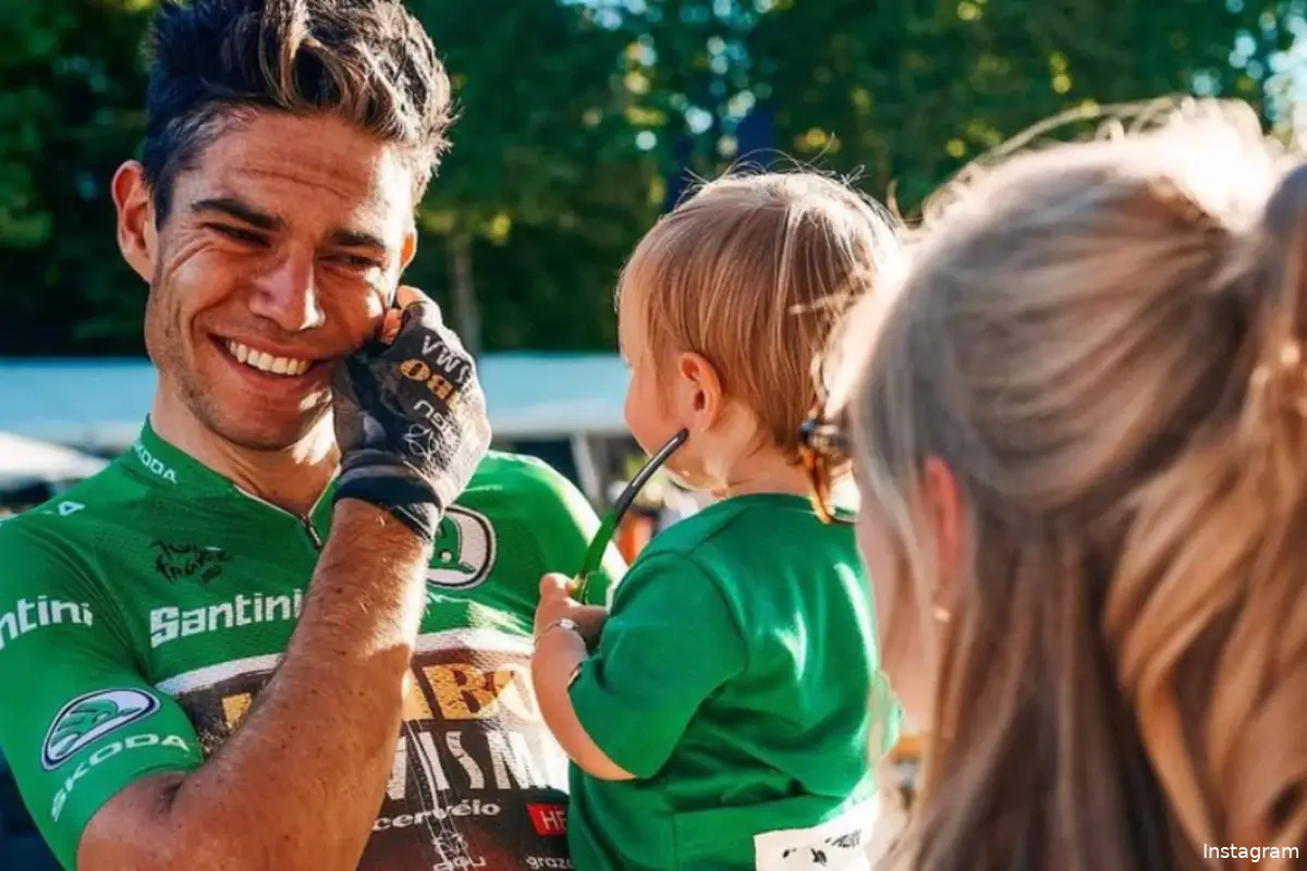"Wat een prachtig gezinnetje!": hoogzwangere Sarah De Bie deelt wondermooie vakantiekiekjes met Georges