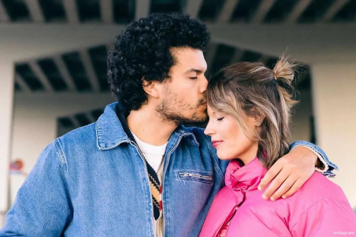 "Oh proficiat!": pas bevallen Jolien Roets en haar partner Hakim hebben zeer heuglijk nieuws te melden