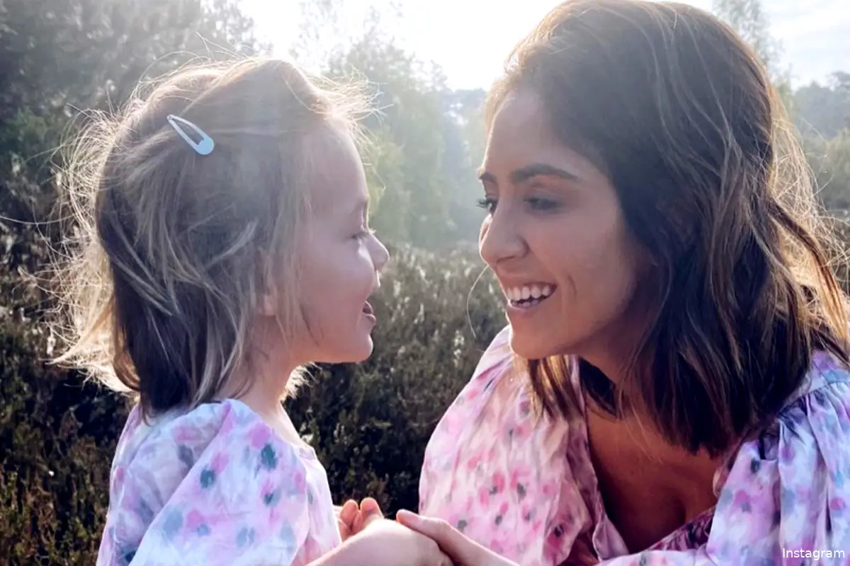 "Hoe cute is dit!": Kim Van Oncen ontroert iedereen met wondermooie video van zoontje en dochtertje