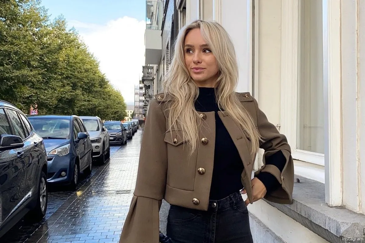 "Wat een schoonheid": Amy Sonck laat zich van haar beste kant zien in een strakke wieleroutfit