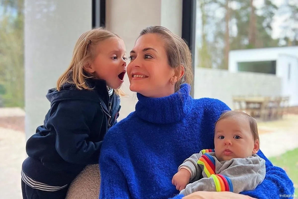 Astrid Coppens betovert volgers met prachtig filmpje van dochtertje: "Oh, ze is zó gelukkig!"