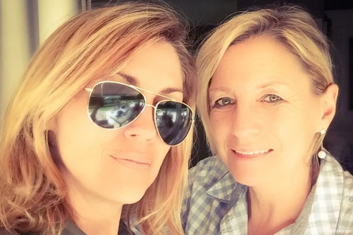 Eén maand na haar hersenbloeding: Kelly Pfaff deelt belangrijk nieuws over gezondheid van mama Carmen