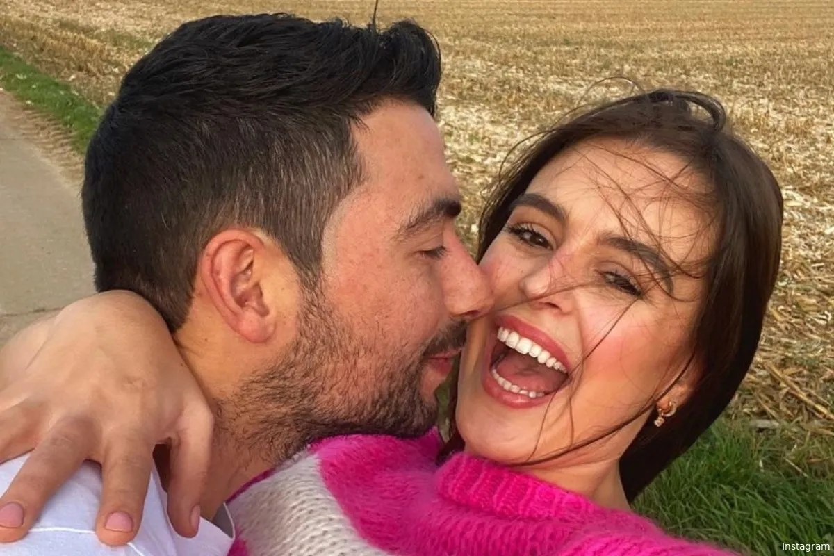 Emi uit 'Boer zkt Vrouw' toont haar zwangere buik: "Hoe mooi zwanger ben jij toch!"