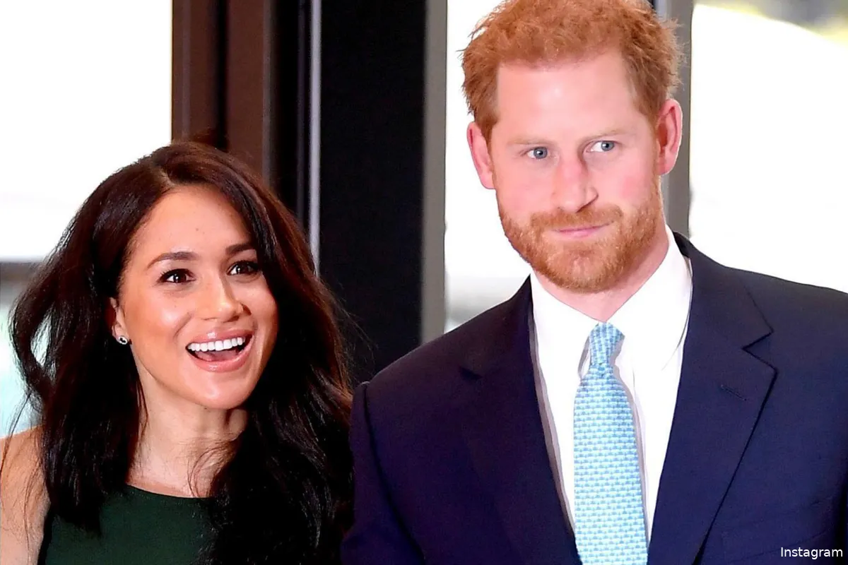 Harry aanwezig bij kroning Charles: 'En Meghan?'