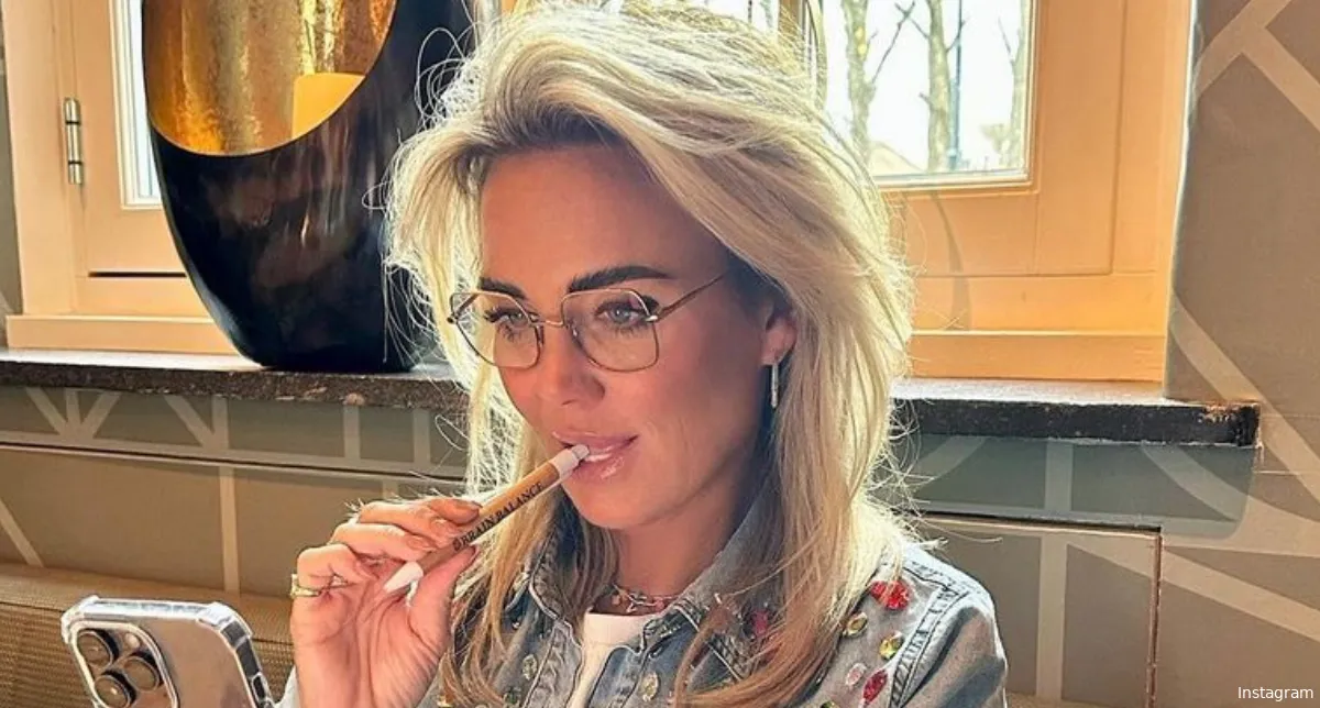 Monique Westenberg doet wel héél rare dingen: "Is dat wel gezond?"