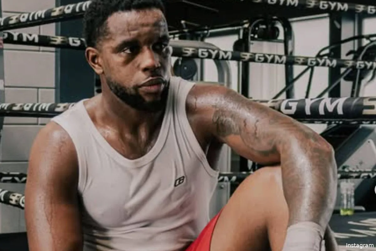 ‘Ik begon op straat met vechten’: Glory-ster Abena klaar voor MMA-debuut bij PFL