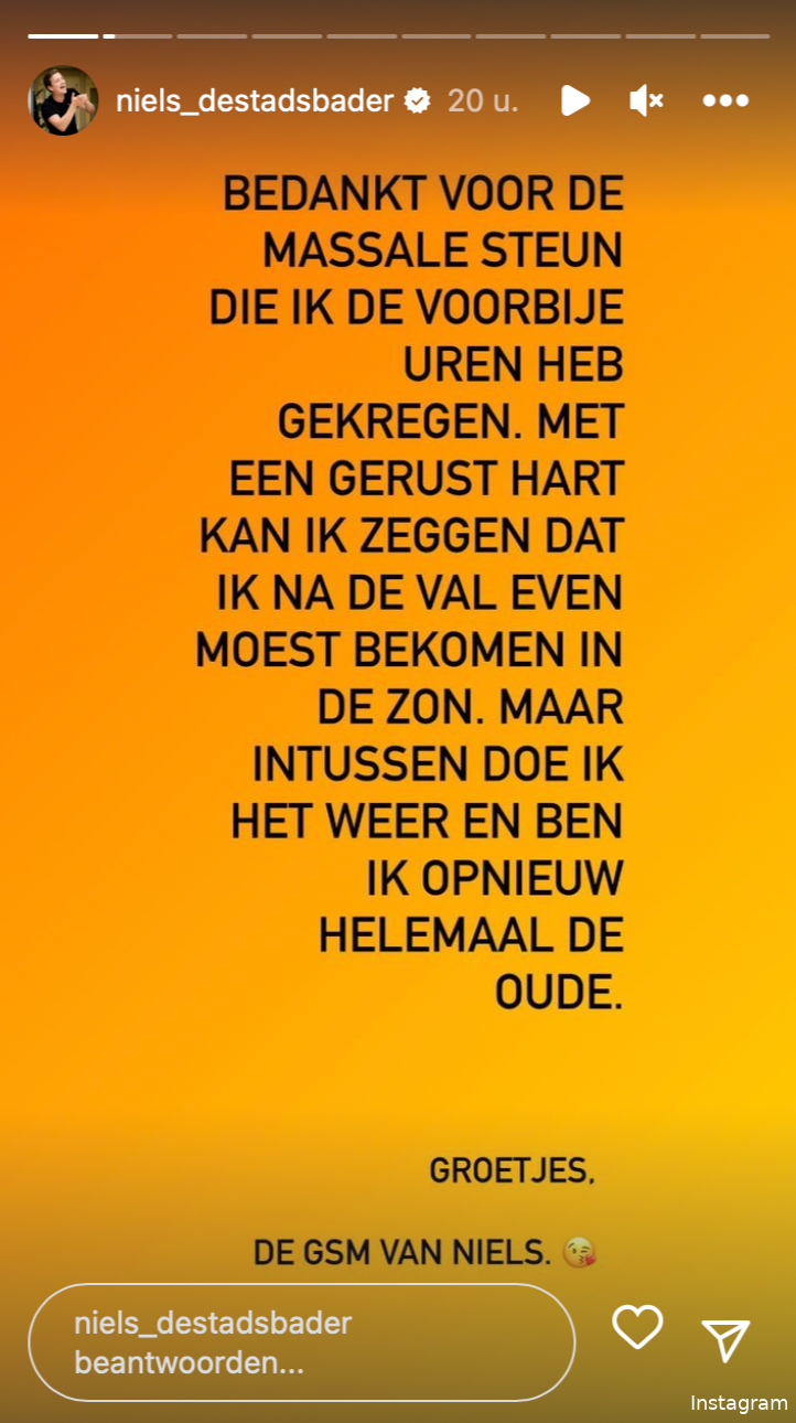 Het loopt volledig mis voor Niels Destadsbader: zanger komt lelijk ten val tijdens opnames