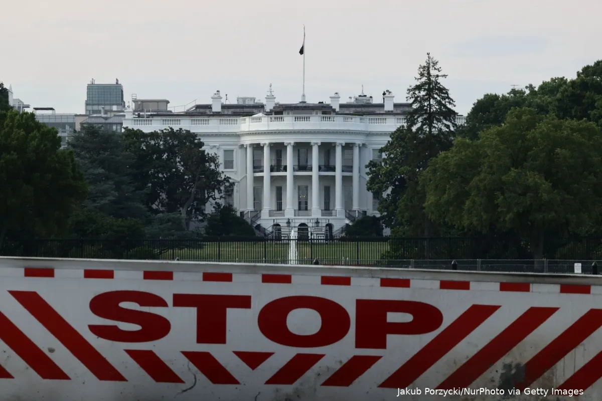 White House with "stop" barrier in front