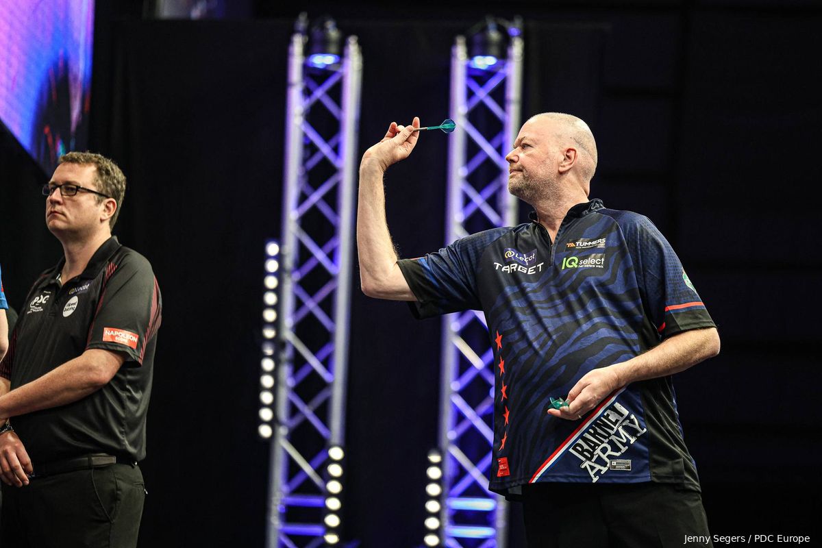 Lecot Belgian Darts Open 2025 Van Barneveld en de Decker worstelen, maar winnen in Wieze