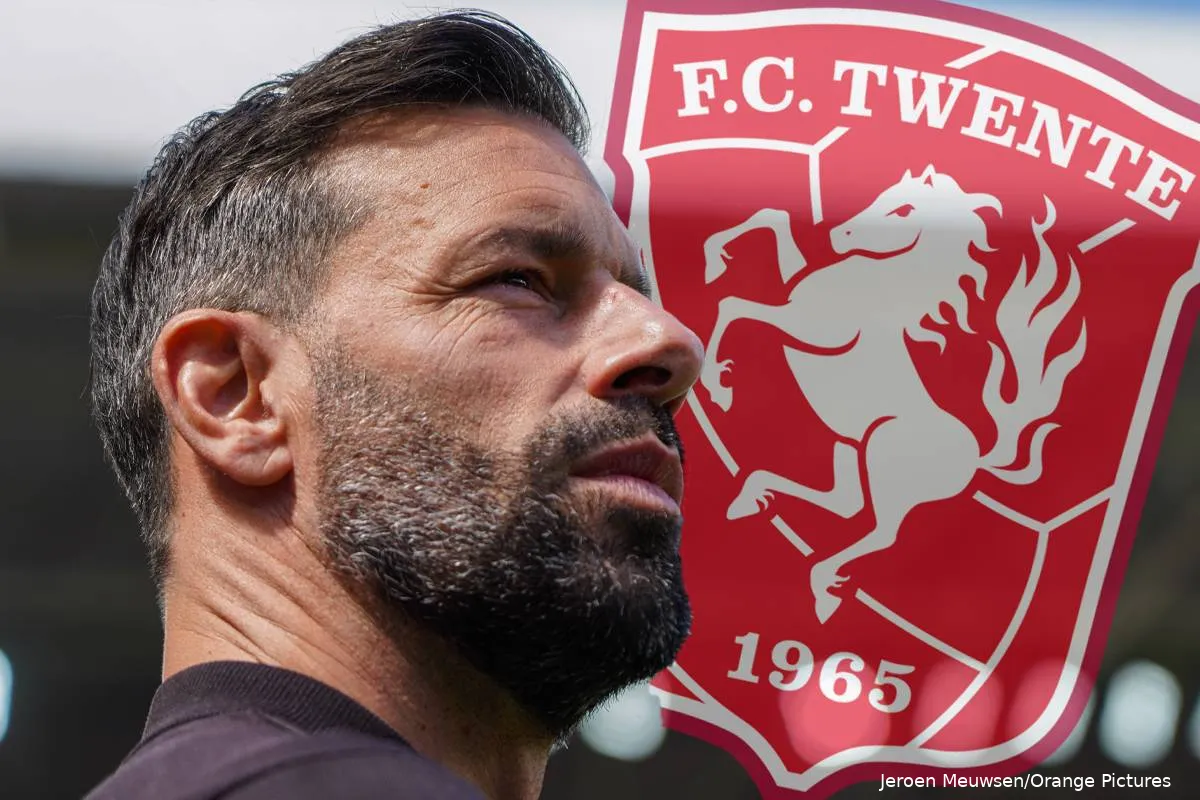 ruud-van-nistelrooij-met-logo-fc-twente