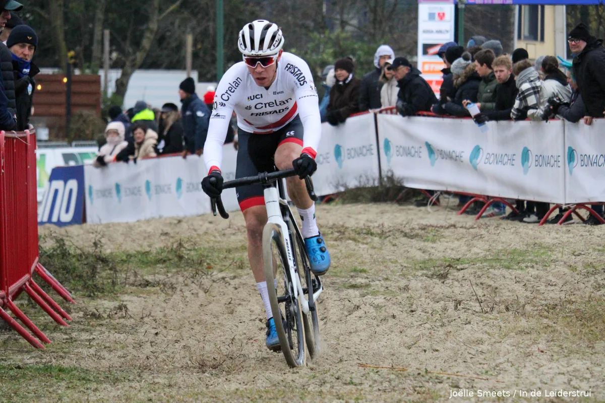 Zandhaas Sweeck steekt indrukwekkend sterk rijdende Van der Haar de loef af in Sint-Niklaas