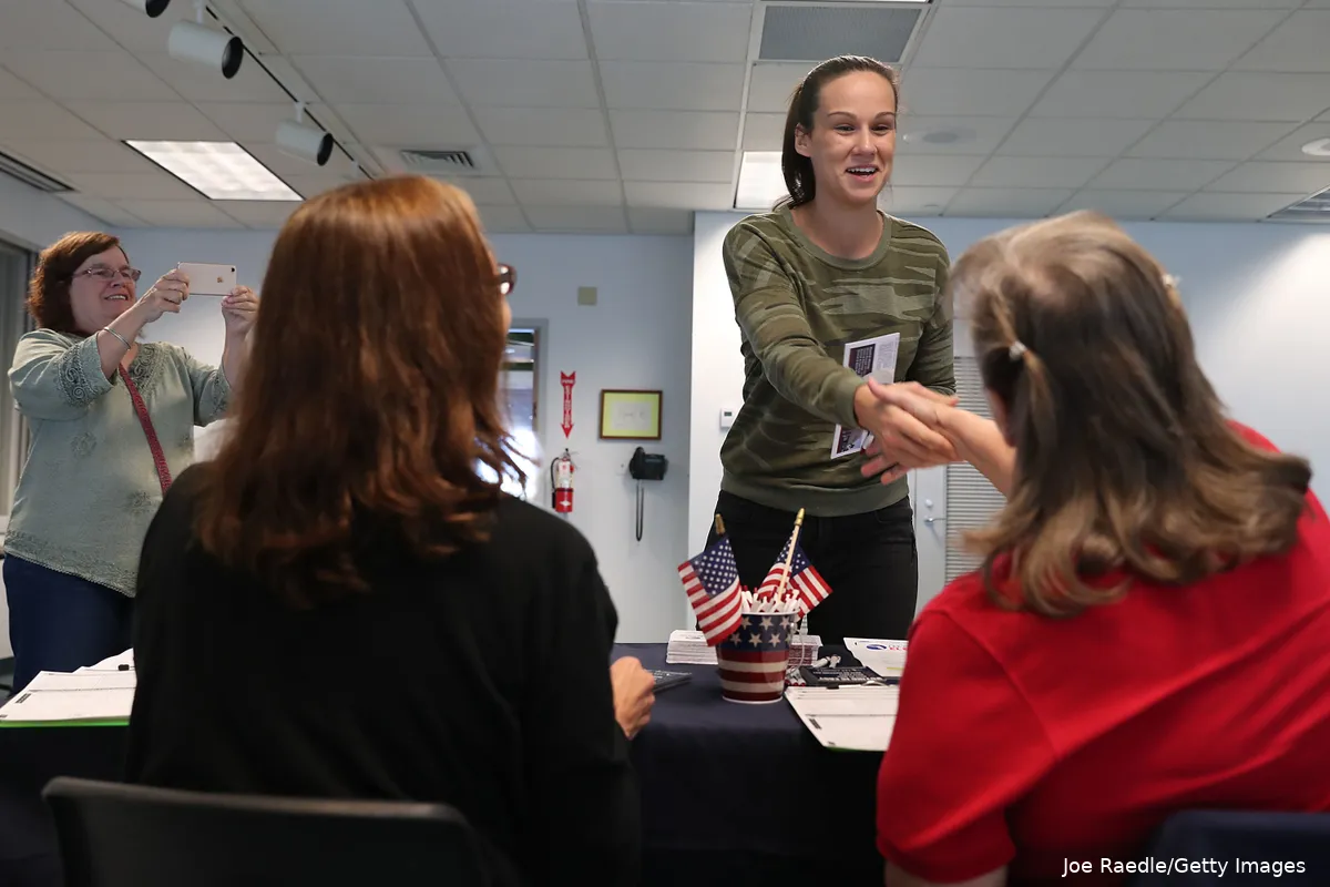 Former felon Erica Racz registering to voting
