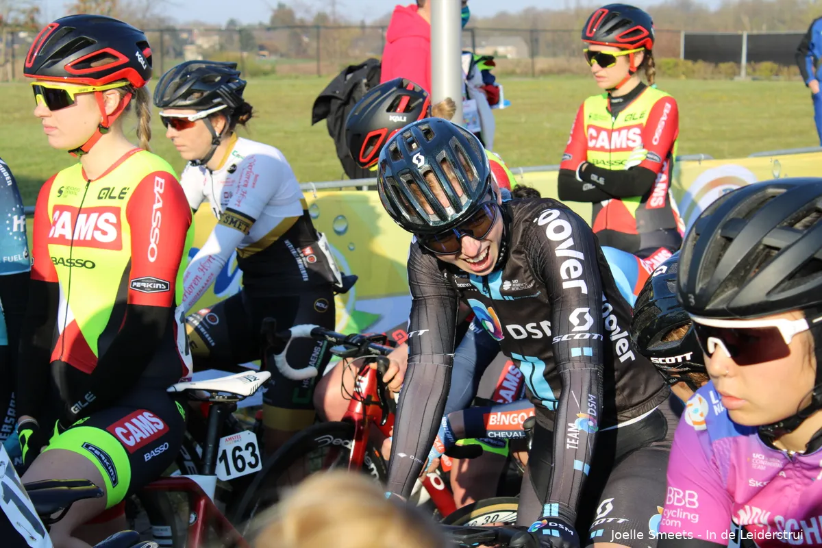 Vroege vluchter Jackson houdt peloton onder leiding van Wiebes af in tweede rit Simac Ladies Tour