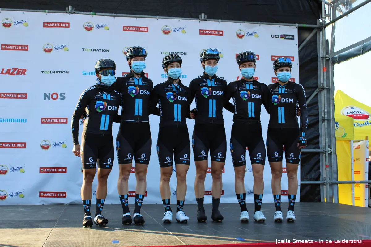 Ondertussen in het peloton | Na Parkhotel moet ook vrouwenploeg DSM passen voor LBL