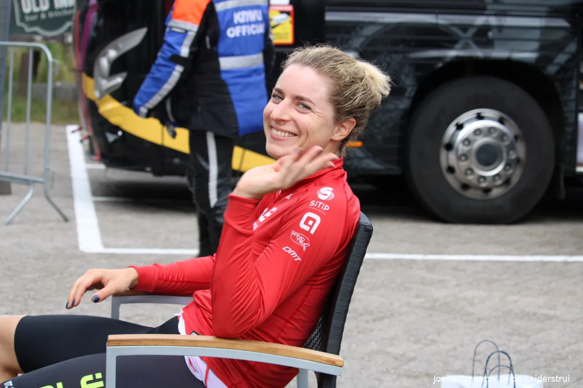 Reusser verpulvert concurrentie in Simac Ladies Tour, Van Dijk tweede