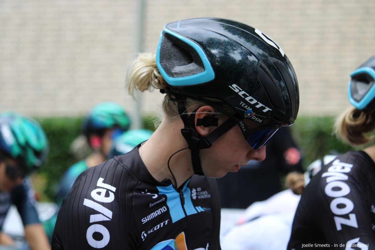 Wiebes dolblij met zege in Tour: 'Ik had een lange sprint van Marianne Vos verwacht'