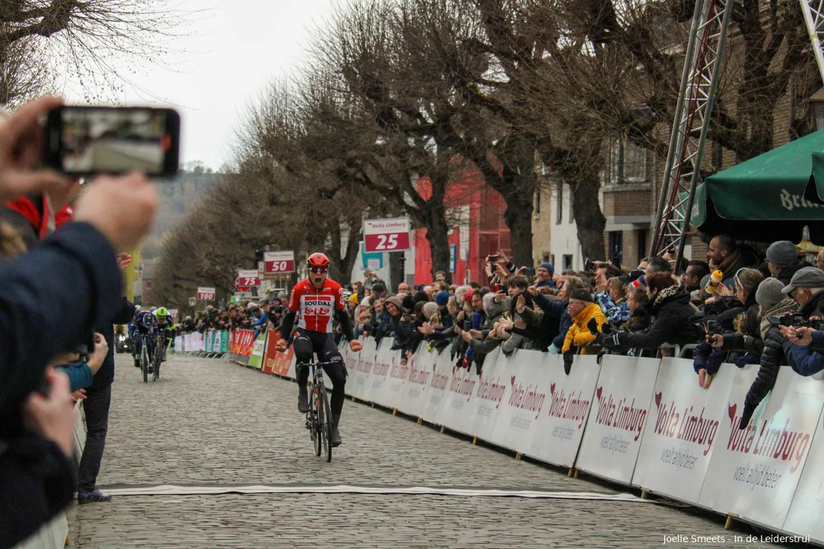 Dumoulin maakt flink koers in Volta Limburg Classic, maar ziet De Lie zegevieren