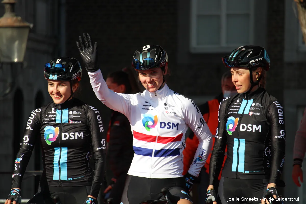 Eén-twee-drietje voor DSM na waaierspektakel in Dwars door de Westhoek; Georgi wint