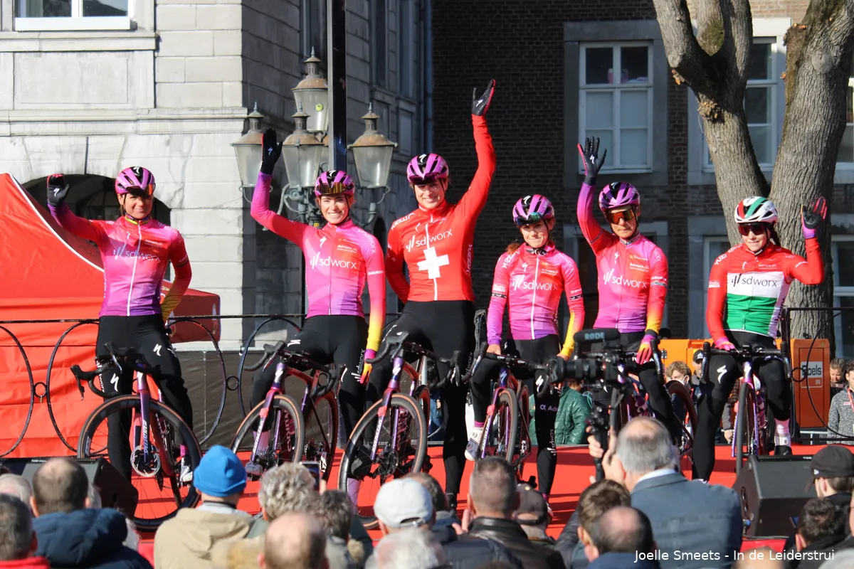 Hervormingen in vrouwenpeloton: Hoger salaris, zwangerschapsverlof, beloftenteams en U23-WK