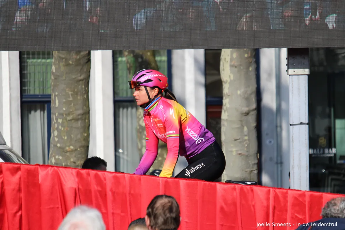 Van den Broek-Blaak kreeg het gat niet dicht: 'Longo-Borghini was hier de sterkste'