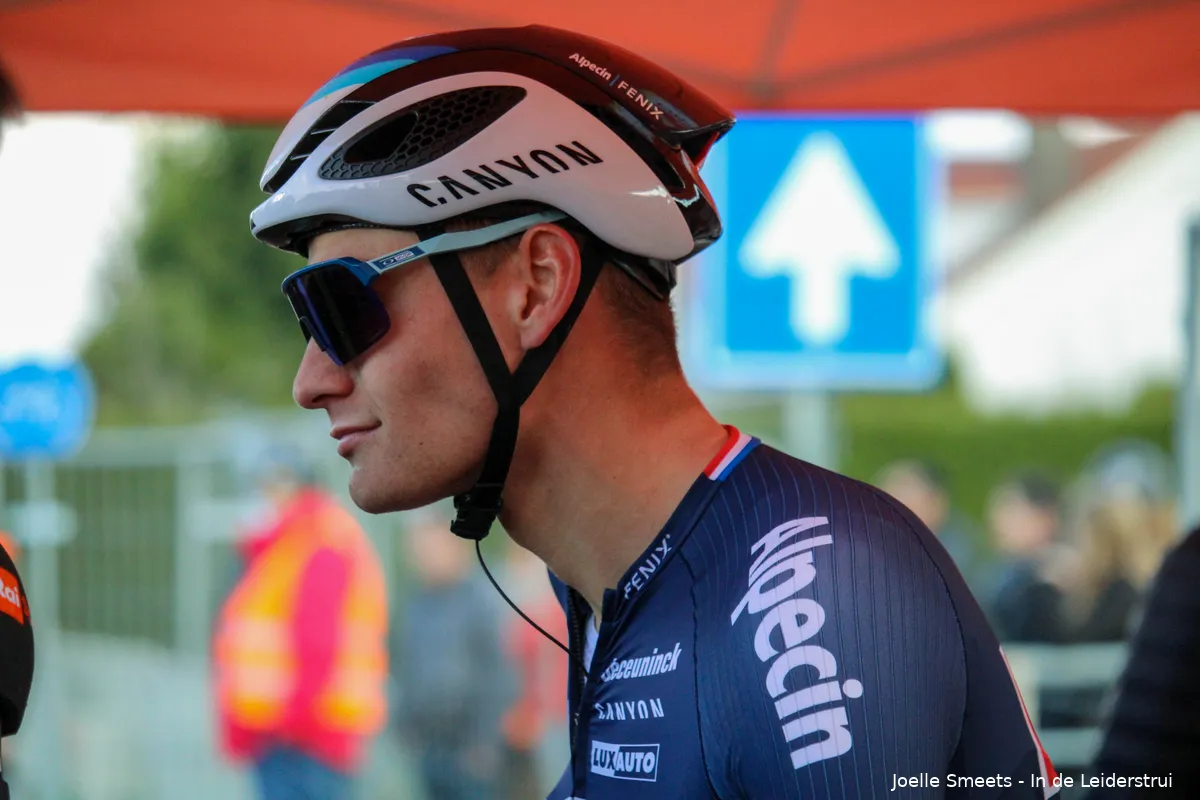 🎥 Van der Poel verslaat Lampaert en wint Izegem Koerse in voorbereiding op WK