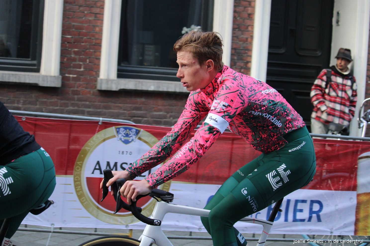 Sam Bennett rondt perfecte lead-out Van Poppel af in tweede rit Vuelta, Teunissen leider