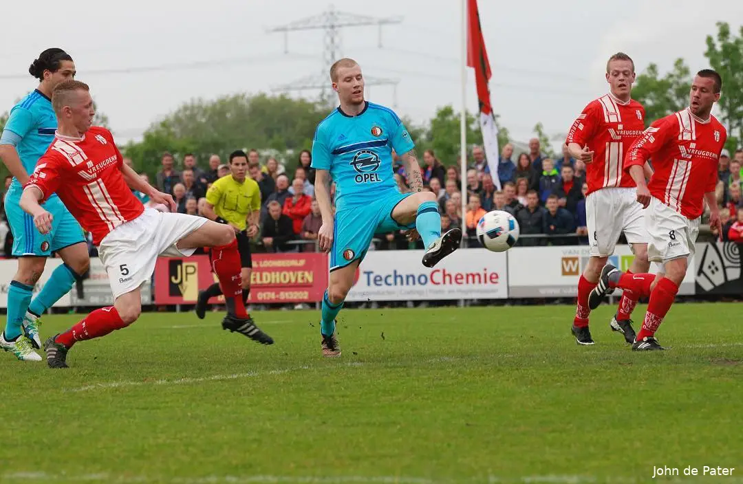Feyenoord wint met dubbele cijfers van Lyra
